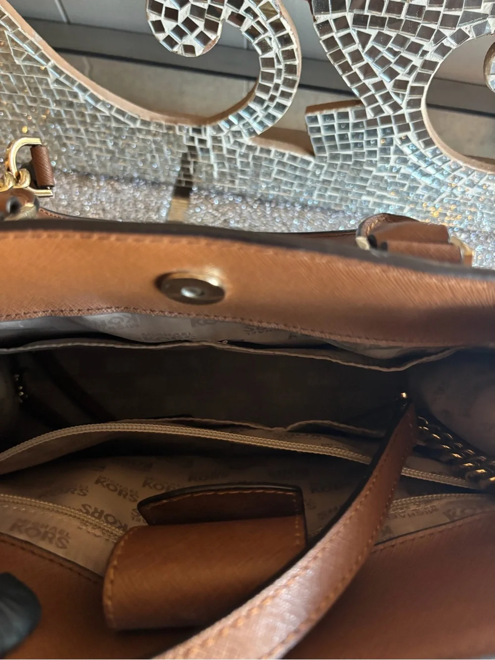 🌟Michael Kors Brown Women’s Handbag with Matching Wallet
